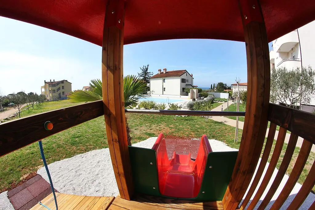 Villa Badi Lovrečica 3*,