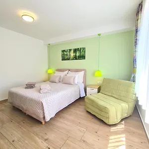 https://coloured-rooms.splithotels.org