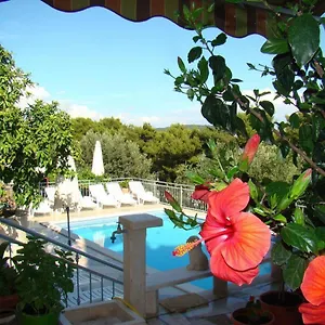 https://apartments-zgogo.hotels-in-trogir.com