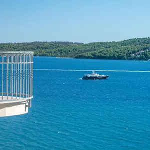 https://apartments-more.hotels-in-trogir.com
