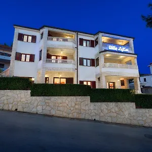 https://apartments-villa-luxor.hotels-in-trogir.com